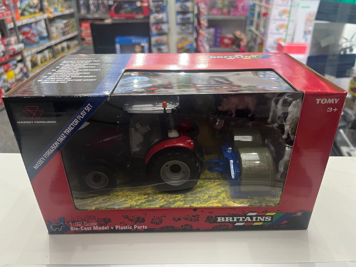 BRITAINS MASSEY FERGUSON 5612 TRACTOR PLAYSET 1/32 SCALE